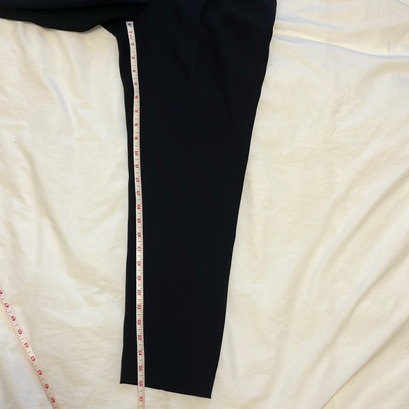 Aritzia Babaton Cohen Pant pleated with pockets and elastic back. Black size 8 - Picture 15 of 16